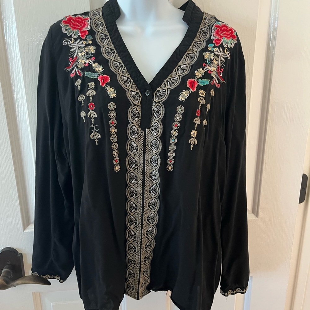 Como No by Biz long sleeved embroidered shirt M black